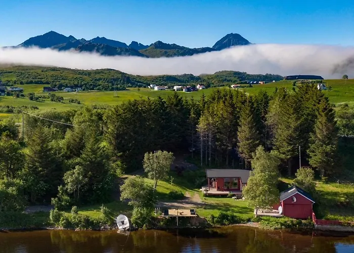 Waterfront Mountain View Cabin Lofoten