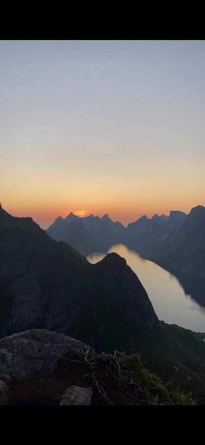 Waterfront Mountain View Lofoten