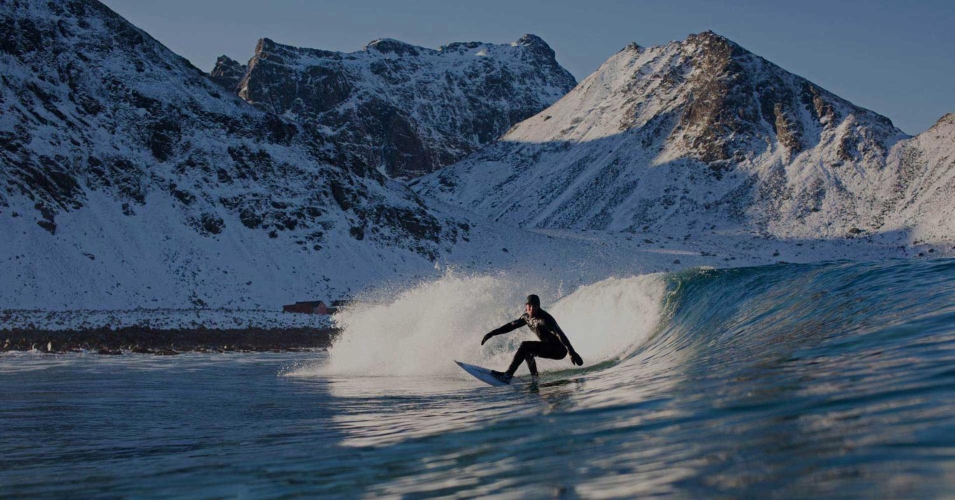 Waterfront Mountain View Lofoten Holiday home
